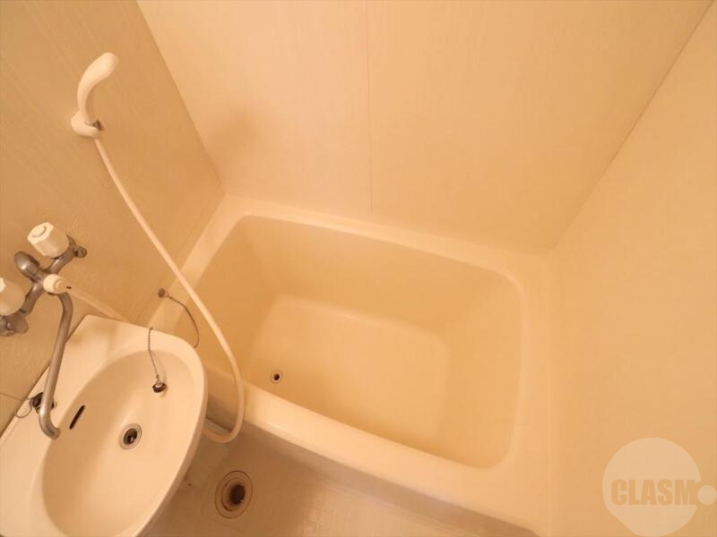 バス・シャワールーム　清潔感のあるバスルーム