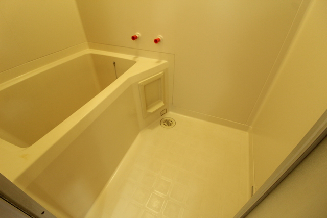 バス・シャワールーム　シャワー、鏡が付きます！