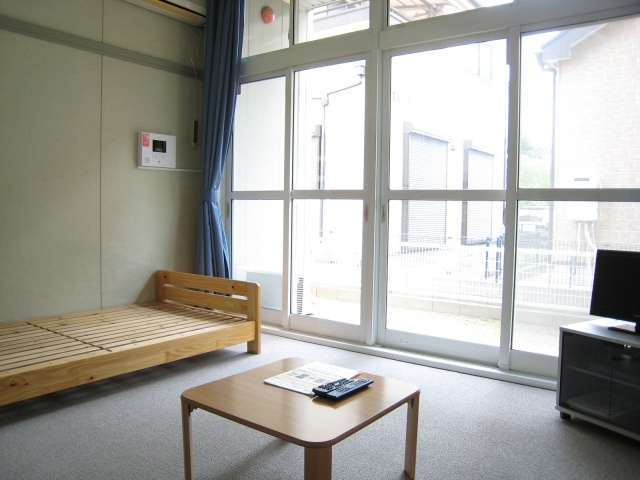 その他設備　ベッド台、ローテーブル、TVが設備として付いています