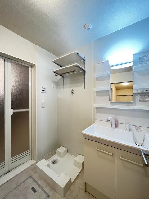 洗面設備　●朝の身支度はこちらで！