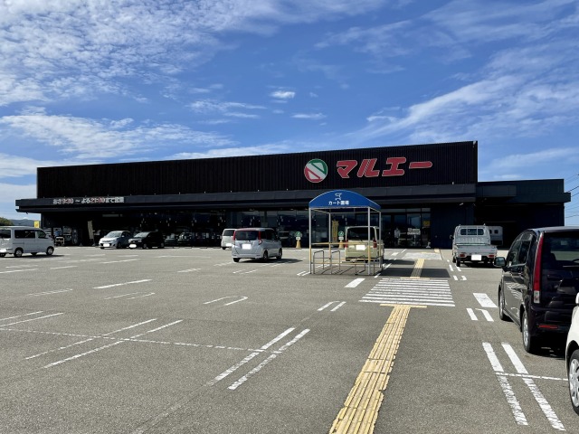 スーパー　マルエー加茂店（スーパー）まで917m