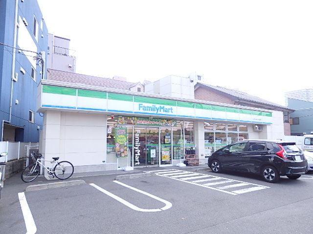 コンビニ　ファミリーマート（コンビニ）まで80m