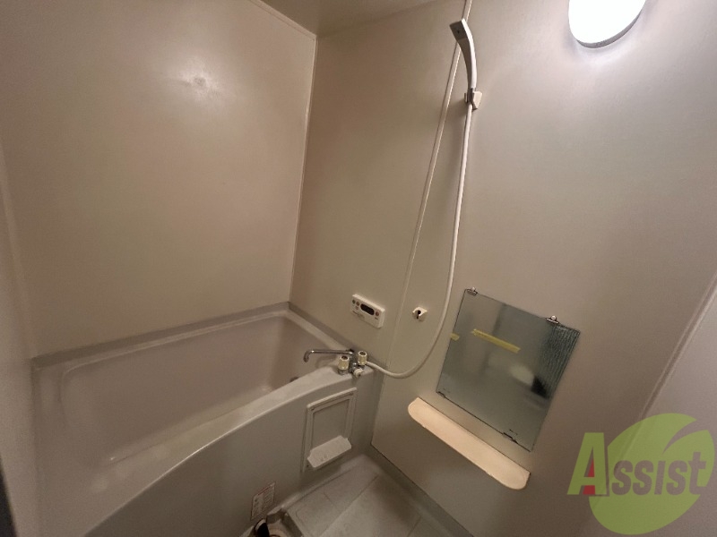 バス・シャワールーム　浴室は狭すぎず、シャワーも浴びやすそうです。