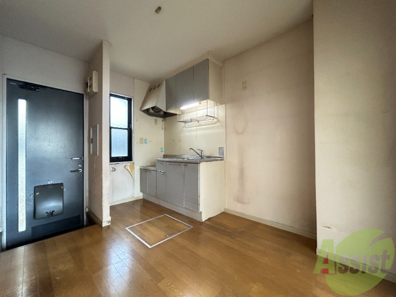 居室・リビング　６帖のＤＫです。冷蔵庫や食器棚を置けそうですね。