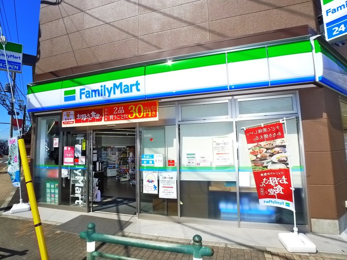 コンビニ　ファミリーマート（コンビニ）まで529m