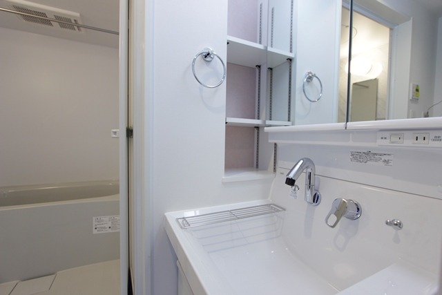 洗面設備　シャワードレッサー付きです！