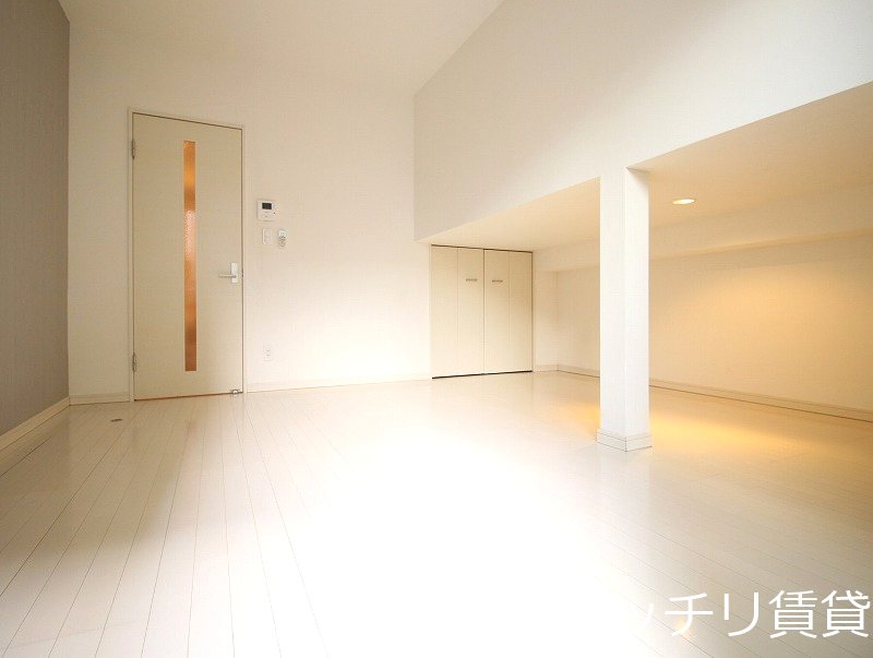 居室・リビング　別号室タイプの為、現状を優先致します。