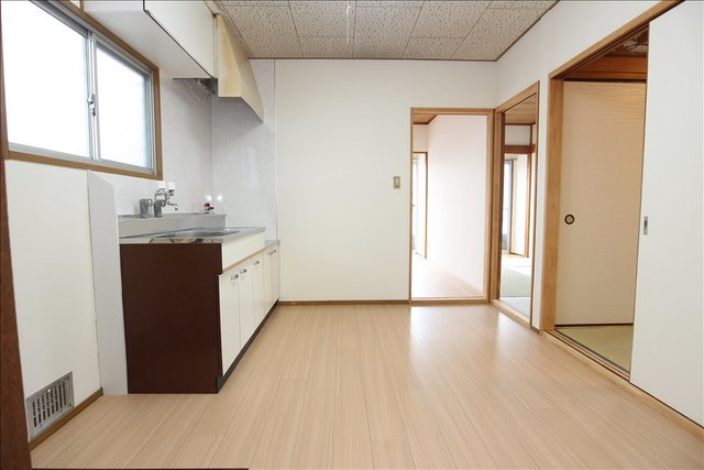 居室・リビング　6帖のダイニングルームです☆