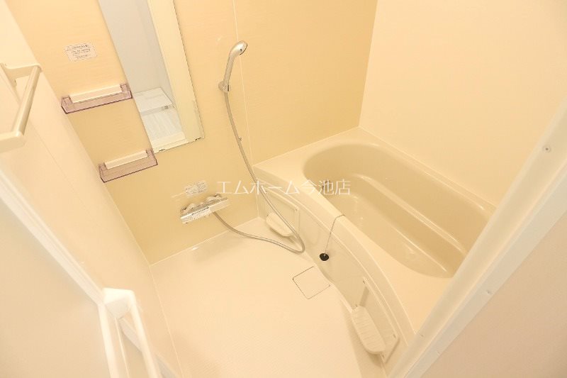 バス・シャワールーム　追い焚き・浴室暖房乾燥機能付バス　同仕様写真