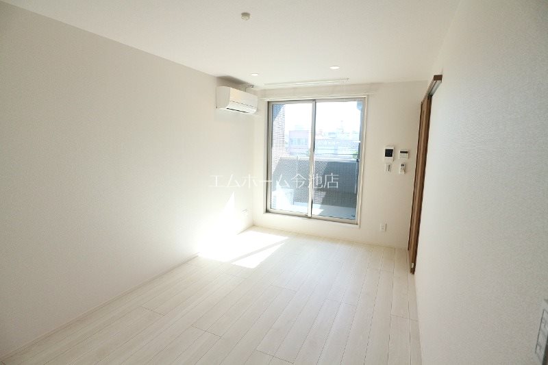 その他　LDK10.0帖　エアコン付　バルコニーに面しています　同仕