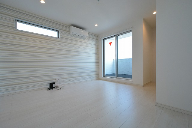 居室・リビング　南向き10帖のリビングです♪