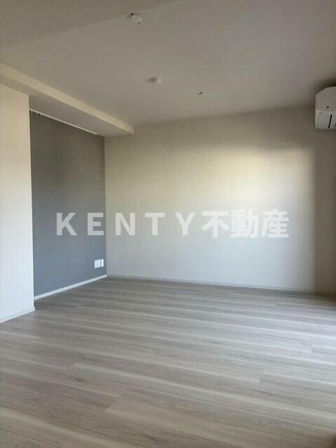 その他部屋・スペース　開放的な寝室です