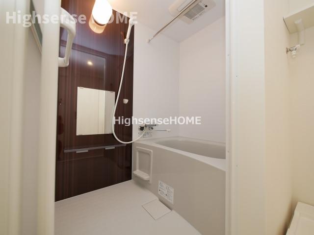 バス・シャワールーム　コンパクトで使いやすいお風呂です