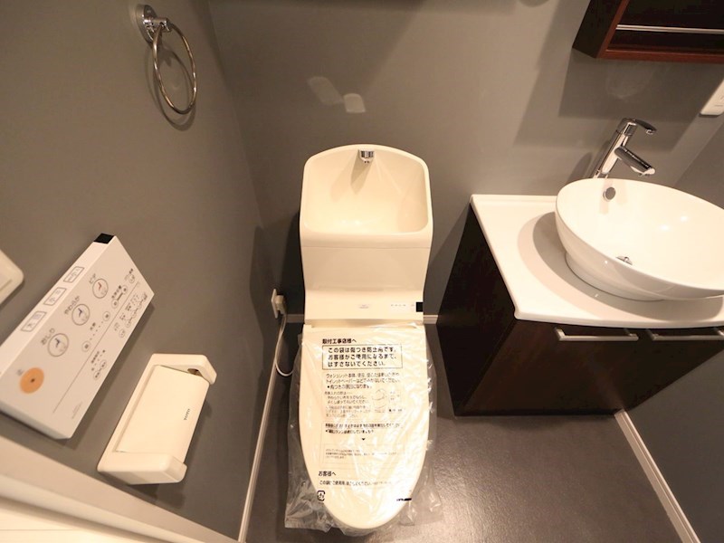 トイレ　温水洗浄暖房便座付トイレ