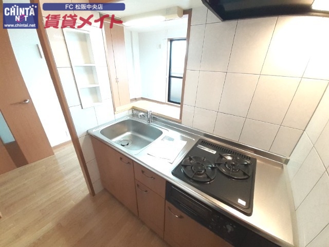 キッチン　同建物別部屋反転写真です