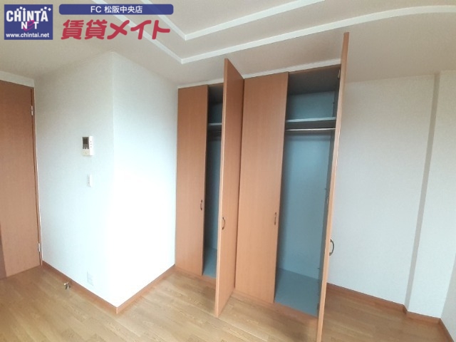 収納　同建物別部屋反転写真です