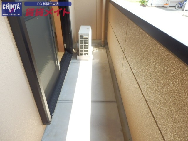 バルコニー　同建物別部屋反転写真です