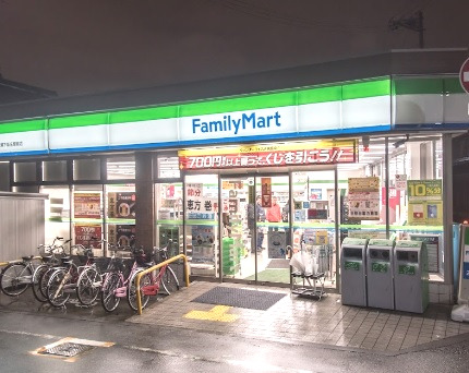 コンビニ　ファミリーマート 小浦下新庄駅前店（コンビニ）まで243m