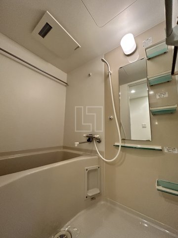 バス・シャワールーム　セレニテ上町台　バスルーム