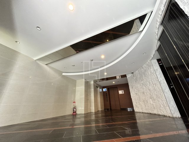 ロビー　セレニテ上町台　ロビー