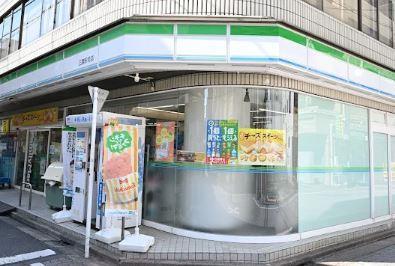 コンビニ　ファミリーマート 三鷹駅前店（コンビニ）まで180m