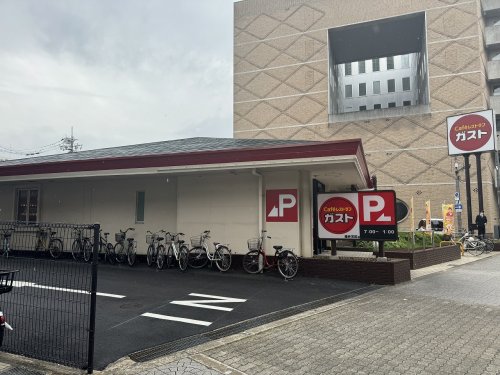 飲食店　ガスト 港弁天町店(から好し取扱店)（飲食店）まで380m