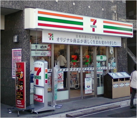 コンビニ　セブンイレブン松戸西口店（コンビニ）まで287m