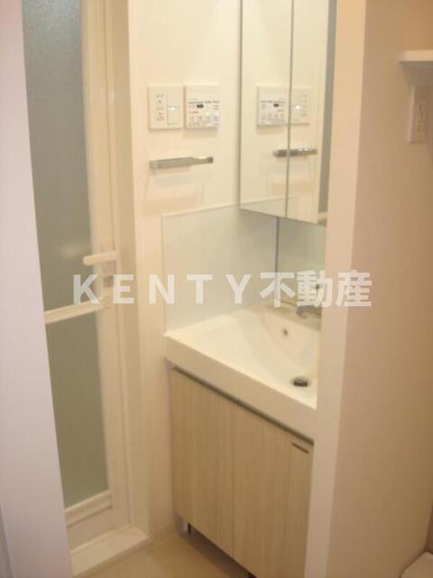 洗面設備　スペースが確保できる洗面所です