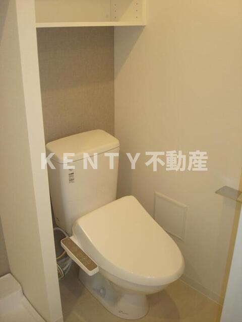 トイレ　落ち着いた色調のトイレです