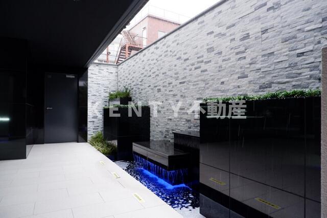 エントランス　落ち着いたエントランスです