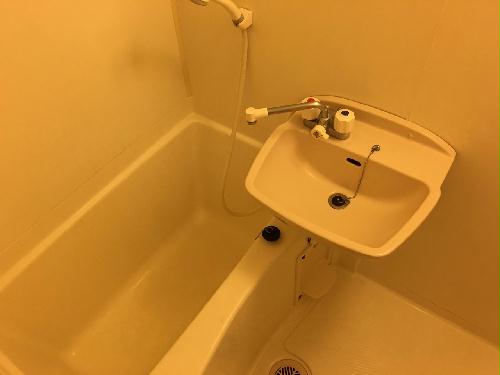 バス・シャワールーム　仕様・設備は現況と異なる場合があります。現況優先。