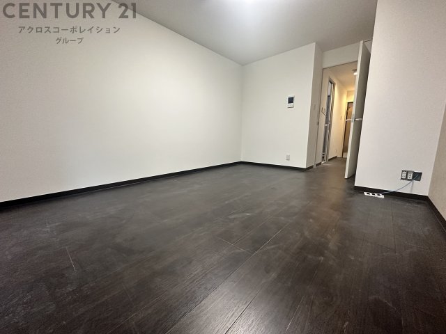 居室・リビング　床色が落ち着いた色合いで綺麗です♪