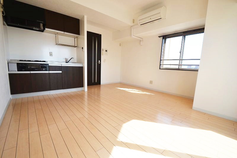 居室・リビング　明るいリビング♪エアコン付♪