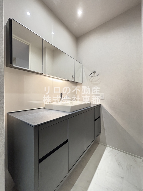 洗面設備　嬉しい洗面台は独立タイプ！