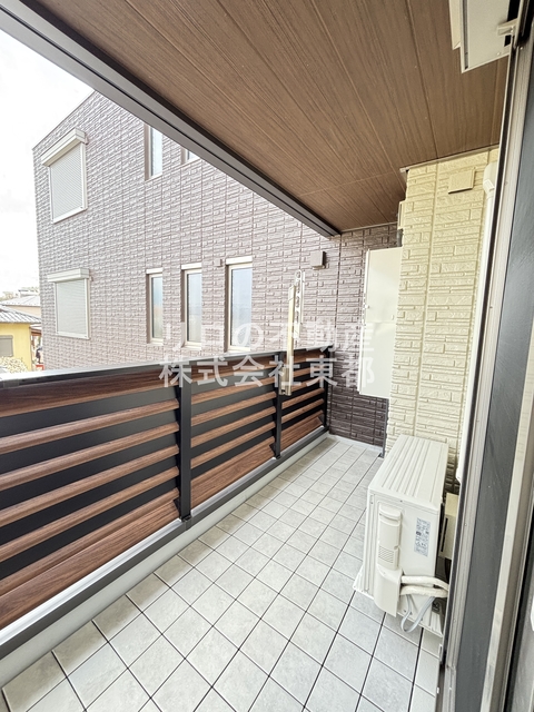 バルコニー　お天気のいい日は洗濯物も気持ちよく干せますね！