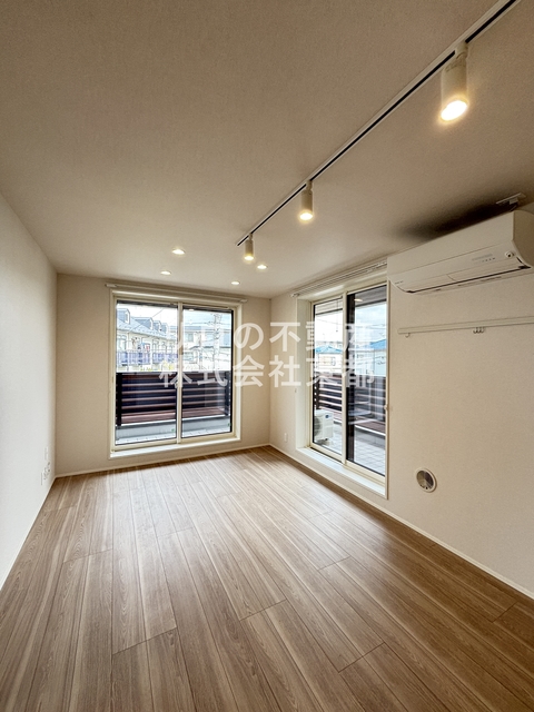 居室・リビング　広いリビングでゆったりくつろげる憩いの空間♪