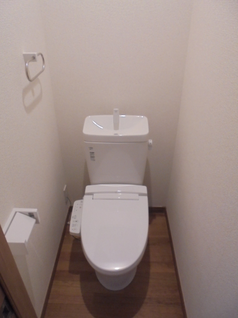 西武多摩川線 多磨駅 徒歩5分 2階建 築48年のトイレ写真
