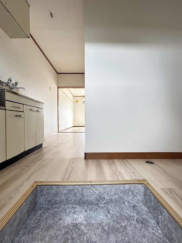 玄関　写真は202号室です（参考）