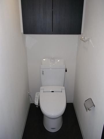 トイレ　温水洗浄機能付き暖房便座