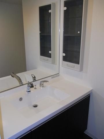 洗面設備　大型の独立洗面化粧台