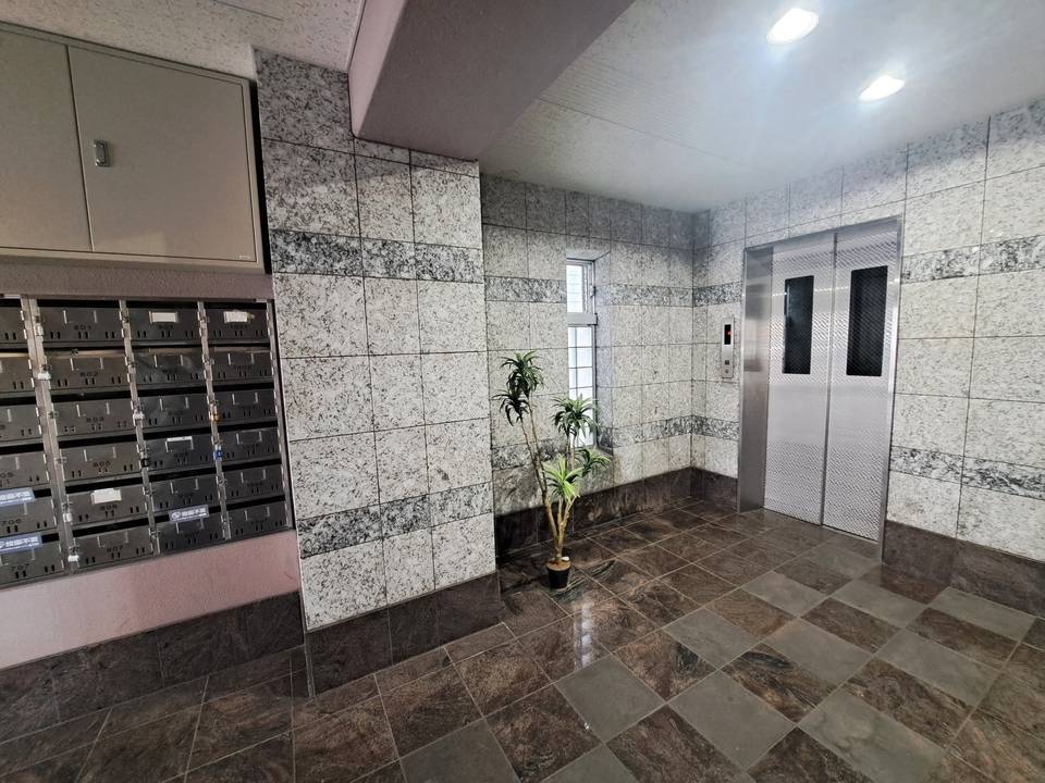 エントランス　エレベーター