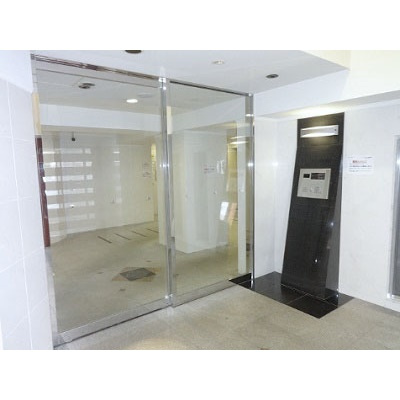 エントランス　明るい室内です