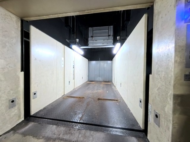 その他　車用エレベーター