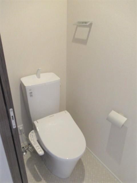 トイレ　別部屋参考写真となります