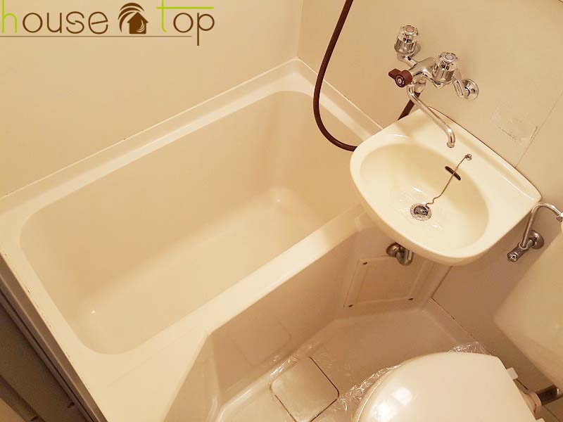 バス・シャワールーム　洗面台付きの浴室