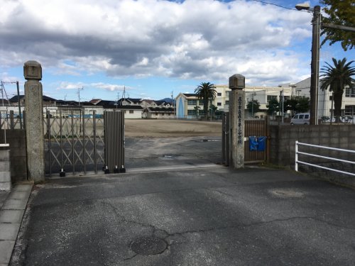 中学校　直方市立植木中学校（中学校）まで1109m