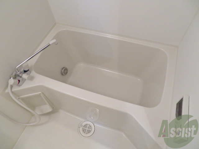 バス・シャワールーム　バスルームはこちらです。広々としてゆったり休めます。