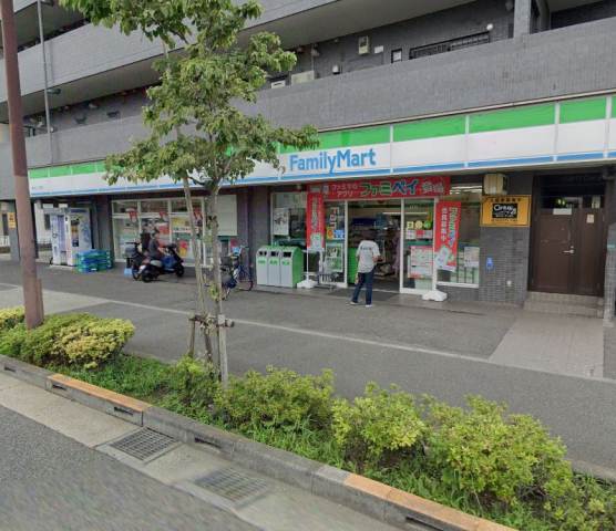 コンビニ　ファミリーマート（コンビニ）まで209m