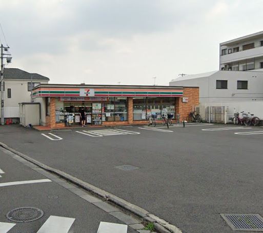 コンビニ　セブンイレブン（コンビニ）まで427m
