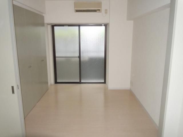 居室・リビング　★６帖の正方形タイプのベッドルーム★